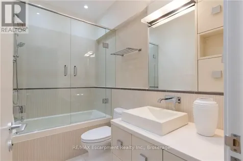 1540 Watersedge Road Mississauga (clarkson) ON L5J 1A4