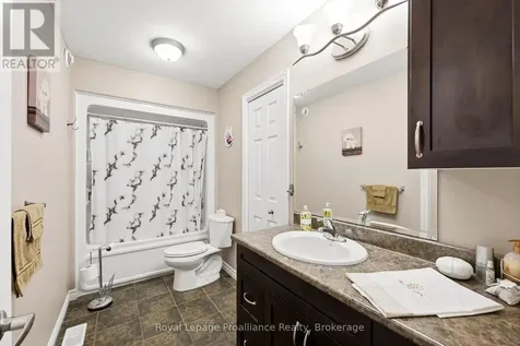 23 Fox Den Drive Brighton ON K0K 1H0