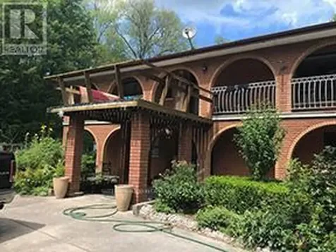 10 Celestine Court Tiny ON L9M 0H3