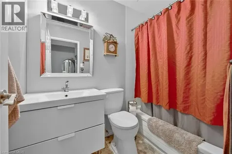 17 Old Pine Trail St. Catharines ON L2M 6P9