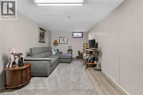 17 Old Pine Trail St. Catharines ON L2M 6P9