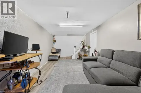 17 Old Pine Trail St. Catharines ON L2M 6P9