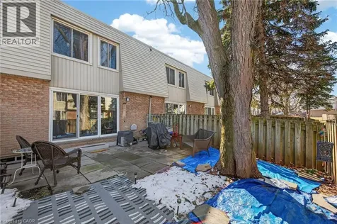 17 Old Pine Trail St. Catharines ON L2M 6P9