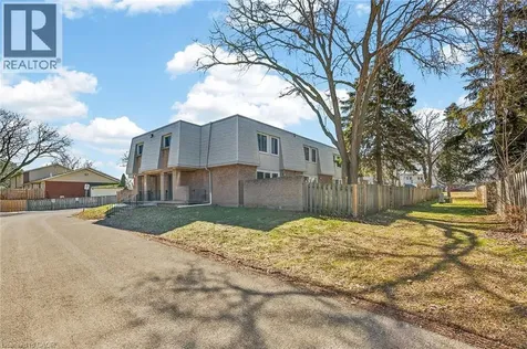 17 Old Pine Trail St. Catharines ON L2M 6P9