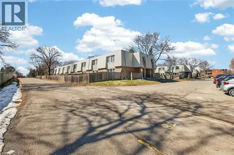 17 Old Pine Trail St. Catharines ON L2M 6P9