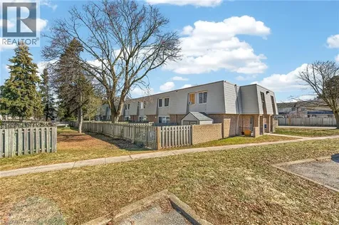 17 Old Pine Trail St. Catharines ON L2M 6P9