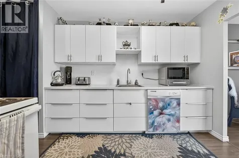 17 Old Pine Trail St. Catharines ON L2M 6P9