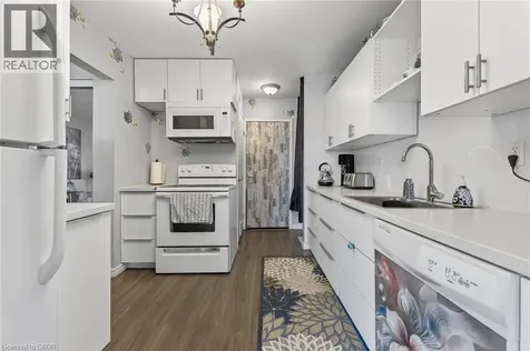 17 Old Pine Trail St. Catharines ON L2M 6P9