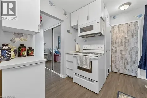 17 Old Pine Trail St. Catharines ON L2M 6P9