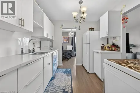 17 Old Pine Trail St. Catharines ON L2M 6P9