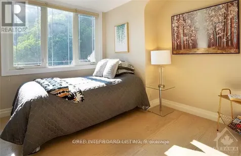 2077 Palmer Avenue Ottawa ON K1H 5Z3