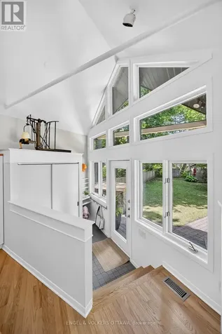 516 Queen Elizabeth Drive Ottawa ON K1S 3N4
