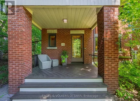 516 Queen Elizabeth Drive Ottawa ON K1S 3N4