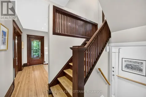 516 Queen Elizabeth Drive Ottawa ON K1S 3N4