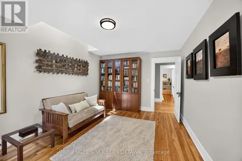 516 Queen Elizabeth Drive Ottawa ON K1S 3N4