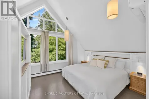 516 Queen Elizabeth Drive Ottawa ON K1S 3N4