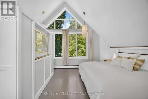 516 Queen Elizabeth Drive Ottawa ON K1S 3N4