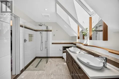 516 Queen Elizabeth Drive Ottawa ON K1S 3N4