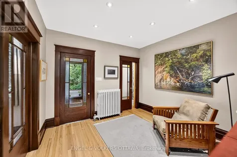 516 Queen Elizabeth Drive Ottawa ON K1S 3N4