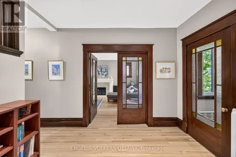 516 Queen Elizabeth Drive Ottawa ON K1S 3N4