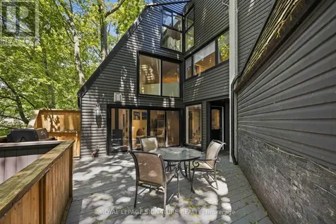 2366 Queen Street East Toronto (the Beaches) ON M4E 1H4