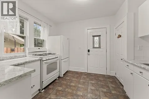 1215 Lincoln Road Windsor ON N8Y 2H9