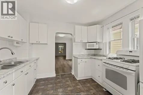 1215 Lincoln Road Windsor ON N8Y 2H9