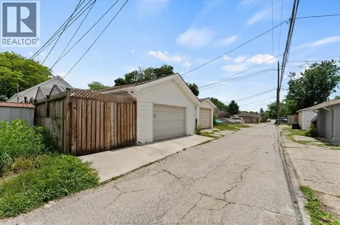 1215 Lincoln Road Windsor ON N8Y 2H9
