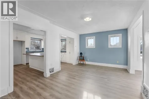 5932 Carlton Avenue Niagara Falls ON L2G 5J5