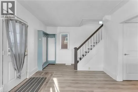5932 Carlton Avenue Niagara Falls ON L2G 5J5