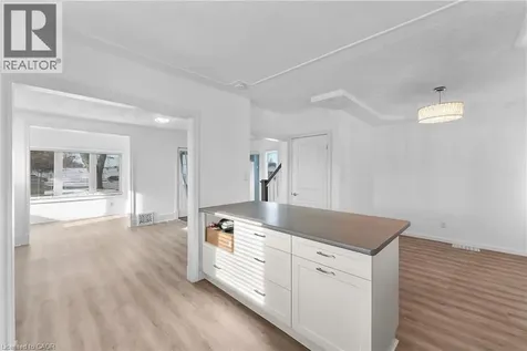 5932 Carlton Avenue Niagara Falls ON L2G 5J5