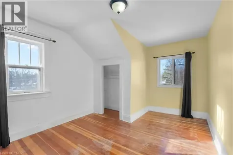 5932 Carlton Avenue Niagara Falls ON L2G 5J5