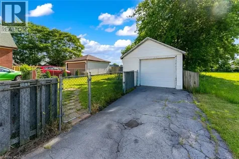 5932 Carlton Avenue Niagara Falls ON L2G 5J5