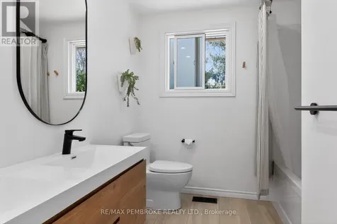 99 Noik Drive Pembroke ON K8A 7Z4