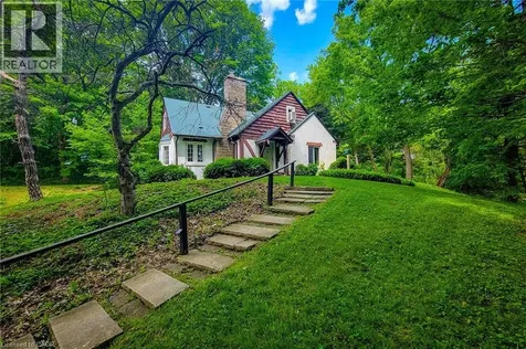 311 Golf Links Road Hamilton ON L9G 2N6