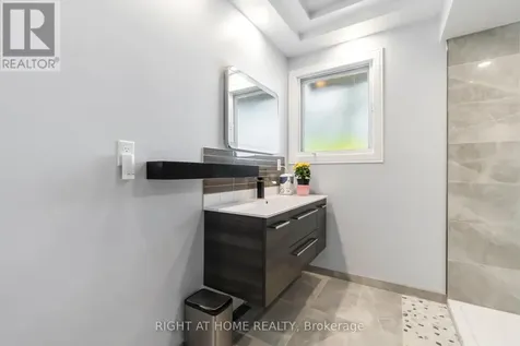 21 Midland Crescent Ottawa ON K2H 8P6