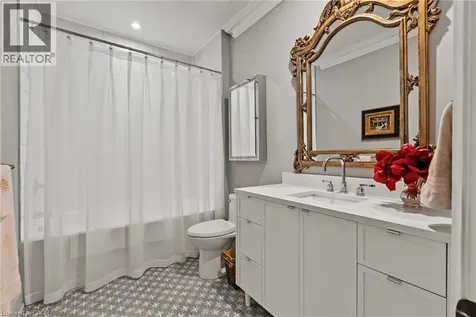 8 Campbell Street Niagara-on-the-lake ON L0S 1J0
