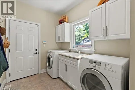 8 Campbell Street Niagara-on-the-lake ON L0S 1J0