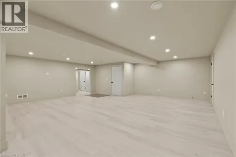 8 Campbell Street Niagara-on-the-lake ON L0S 1J0