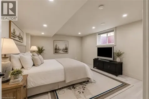 8 Campbell Street Niagara-on-the-lake ON L0S 1J0