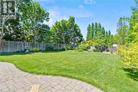 8 Campbell Street Niagara-on-the-lake ON L0S 1J0