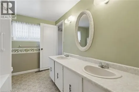 471 Knightsbridge Crescent Ancaster ON L9G 3S4