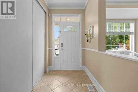 2114 Sandy Oaks Drive Ottawa ON K1W 1H6