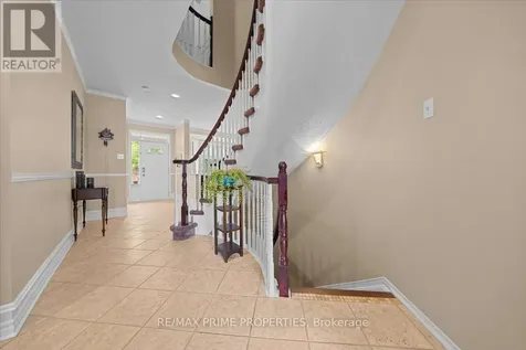 2114 Sandy Oaks Drive Ottawa ON K1W 1H6