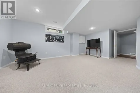 2114 Sandy Oaks Drive Ottawa ON K1W 1H6