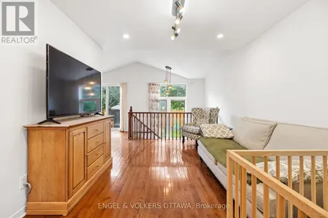 18 Cambray Lane Ottawa ON K2K 3C3