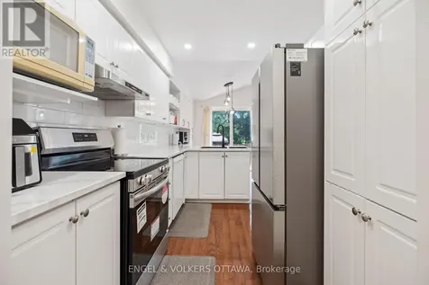 18 Cambray Lane Ottawa ON K2K 3C3