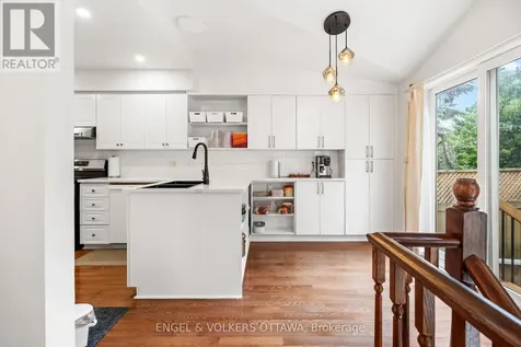 18 Cambray Lane Ottawa ON K2K 3C3