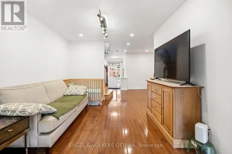 18 Cambray Lane Ottawa ON K2K 3C3