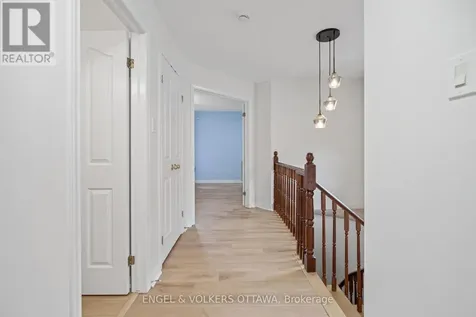 18 Cambray Lane Ottawa ON K2K 3C3